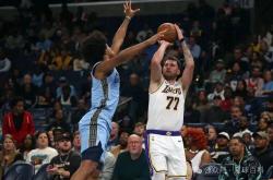 NBA杯：壓(yā)哨绝杀战神卡！东契奇複(fù)出再轟(hōng)4010碾壓(yā)莫兰特！