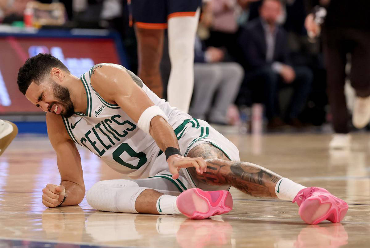 NBA新赛季十大胆预测：詹姆斯中途退役 勇士无缘季后赛
