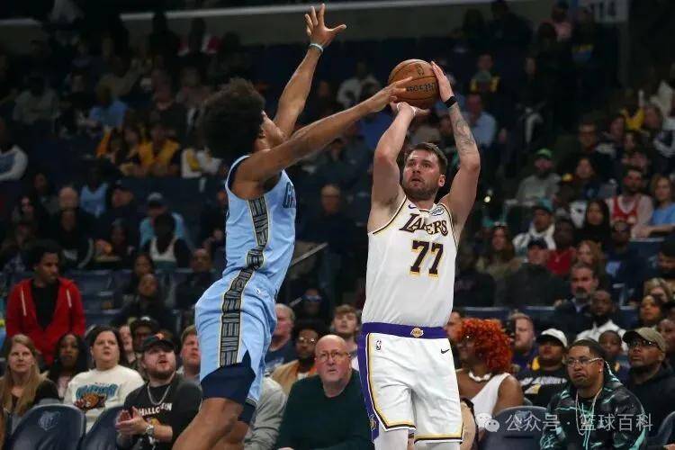 NBA杯：压哨绝杀战神卡！东契奇复出再轰4010碾压莫兰特！