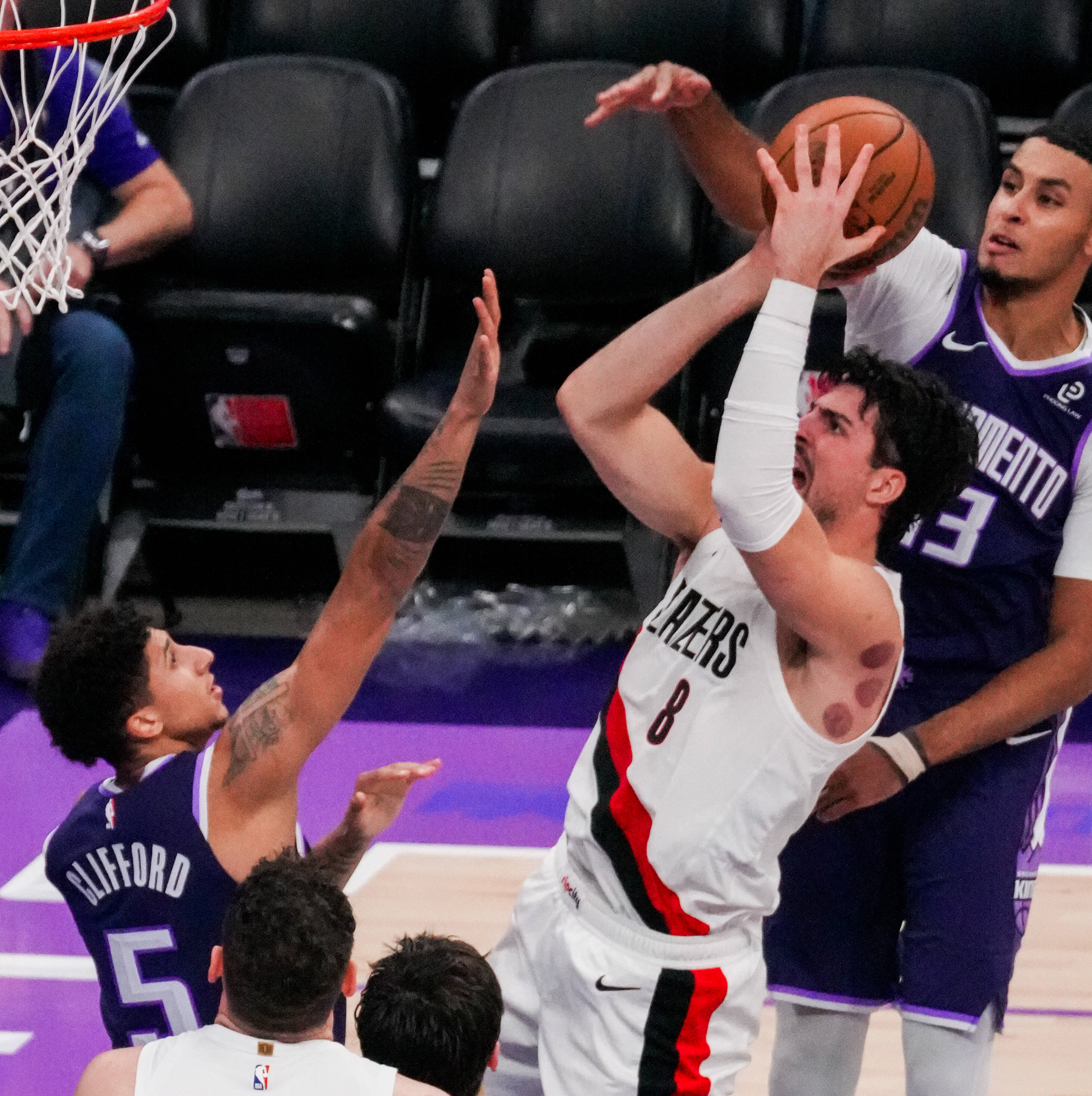 （体育）篮球——NBA常规赛：开拓者胜国王