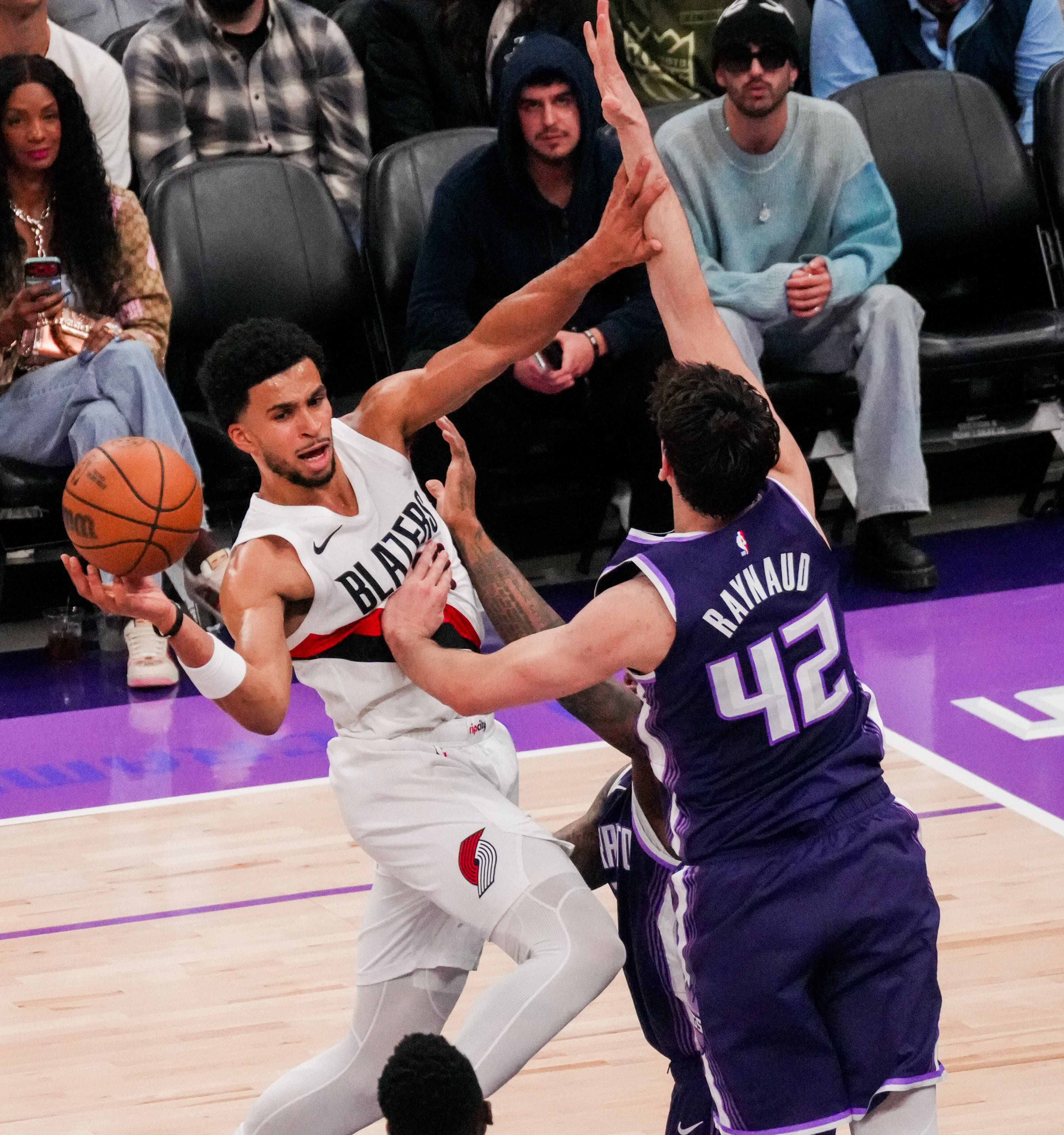 （体育）篮球——NBA常规赛：开拓者胜国王