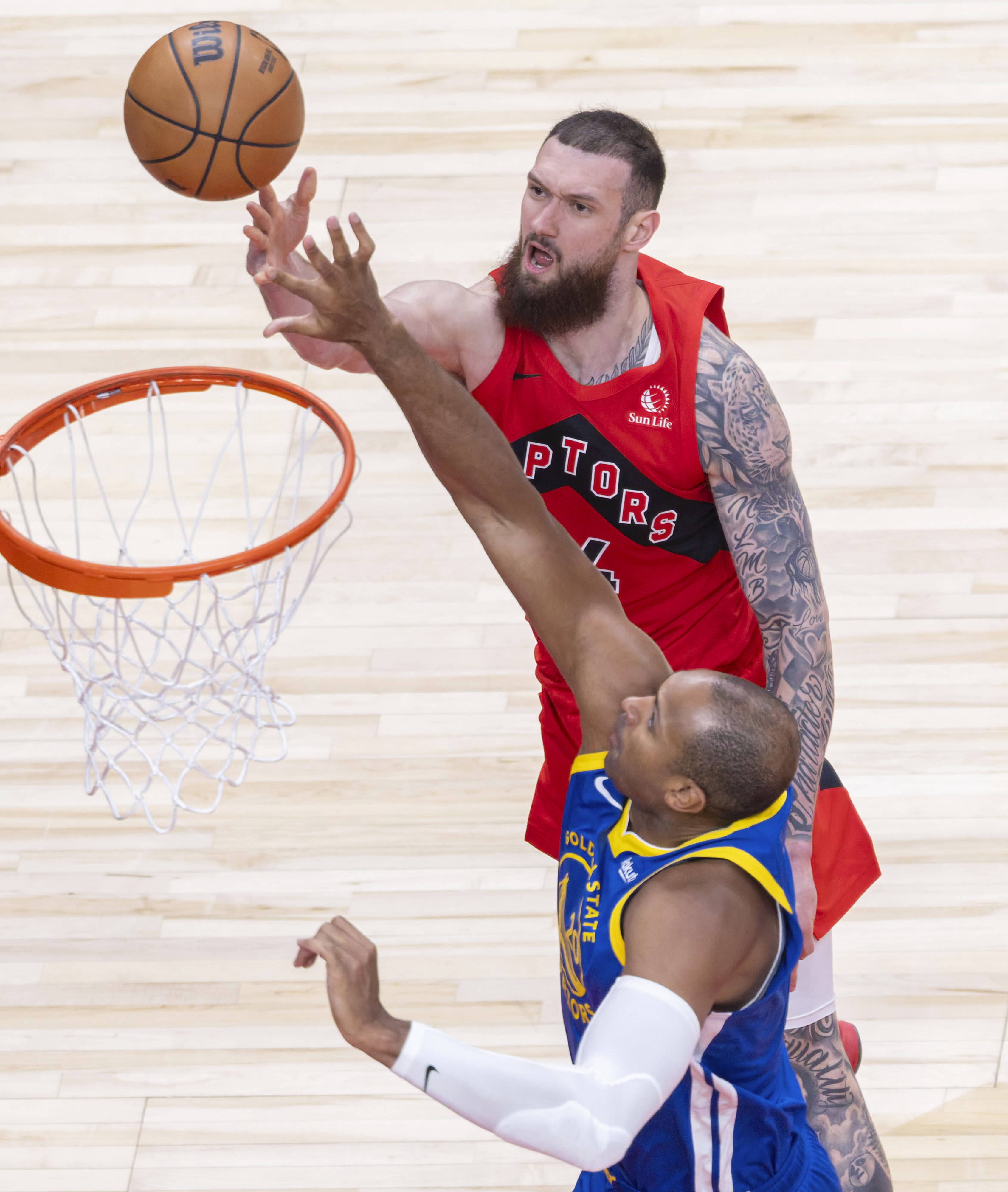 （体育）篮球——NBA常规赛：猛龙胜勇士