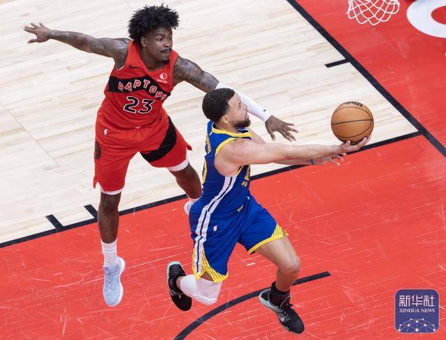 篮球丨NBA常规赛：猛龙胜勇士