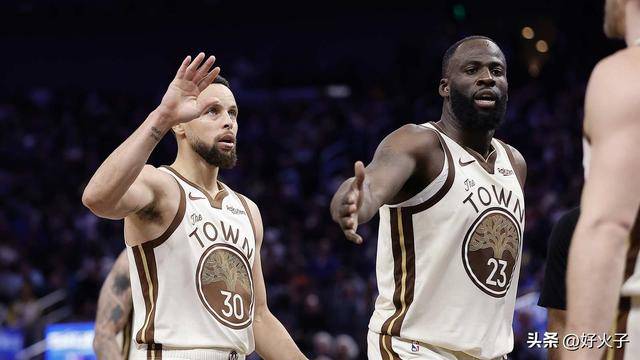 路威：勇士队斯蒂芬库里有望创造NBA历史，在球馆外获赠多座雕像